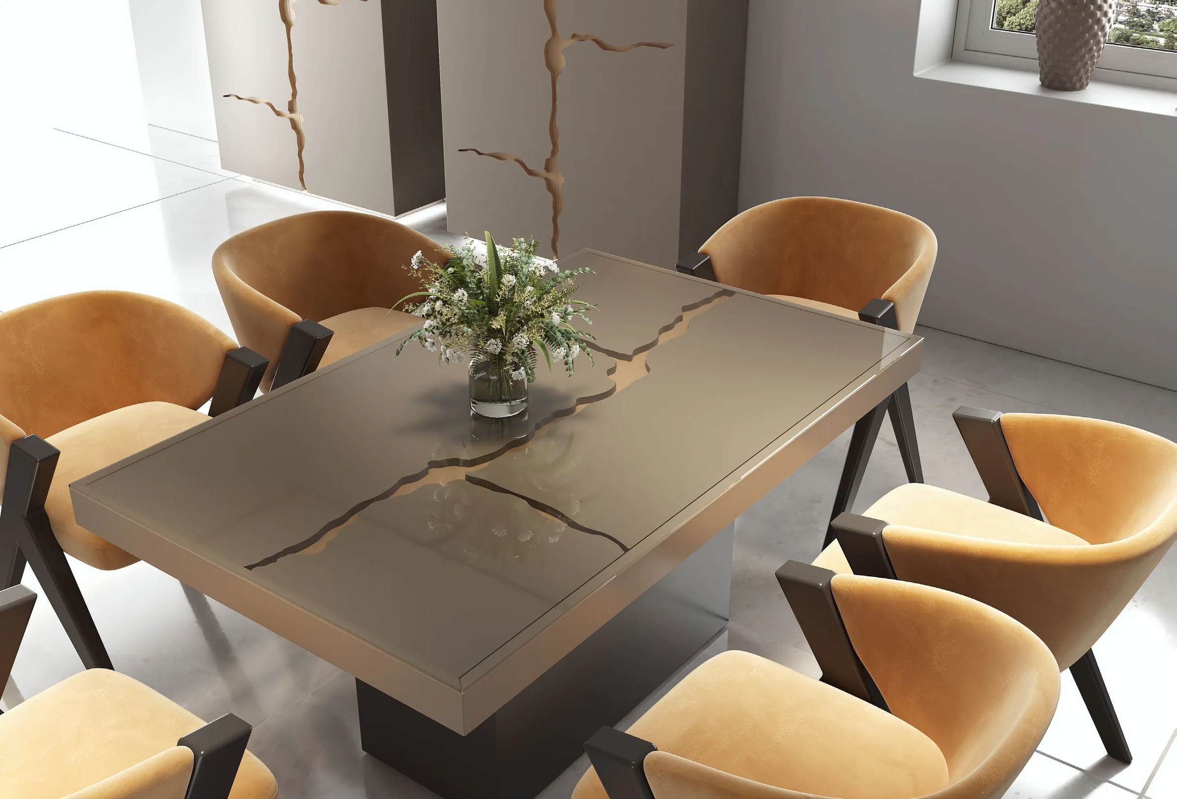 Sillas tapizadas en terciopelo mostaza alrededor de una mesa Clásicos de Franco Furniture